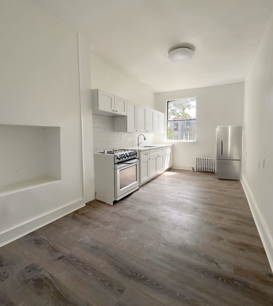 40 St Marks Place, Brooklyn, NY, 4 Bedrooms Bedrooms, 6 Rooms Rooms,2 BathroomsBathrooms,Apartment,For Rent,St Marks Place,3,1258